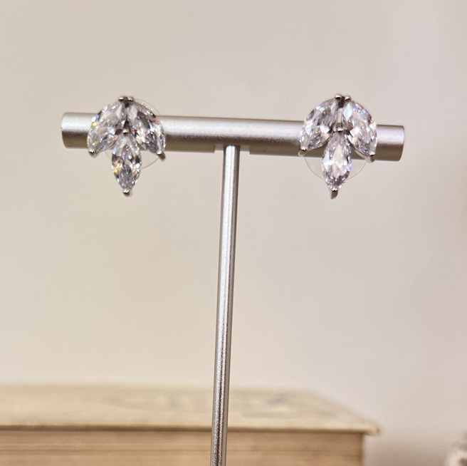 Diamante studs