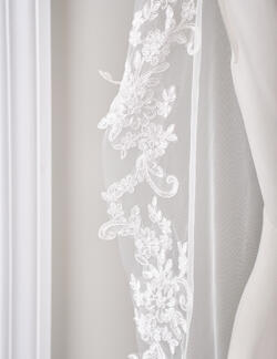 Scalloped lace edge