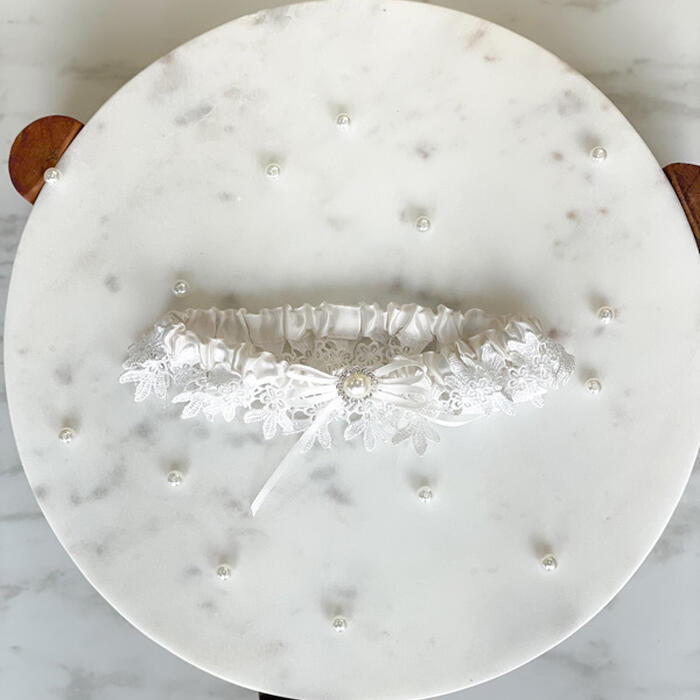 Lace and pearl garter