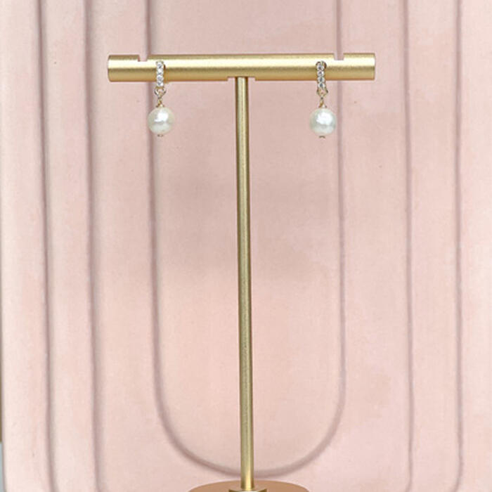 Pearl drop earrings