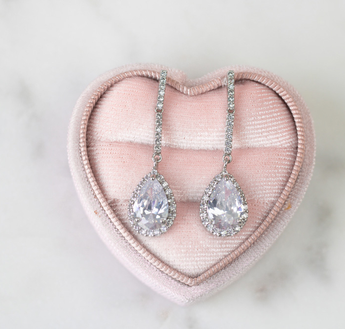 Timeless drop earrings