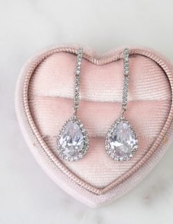 Timeless drop earrings