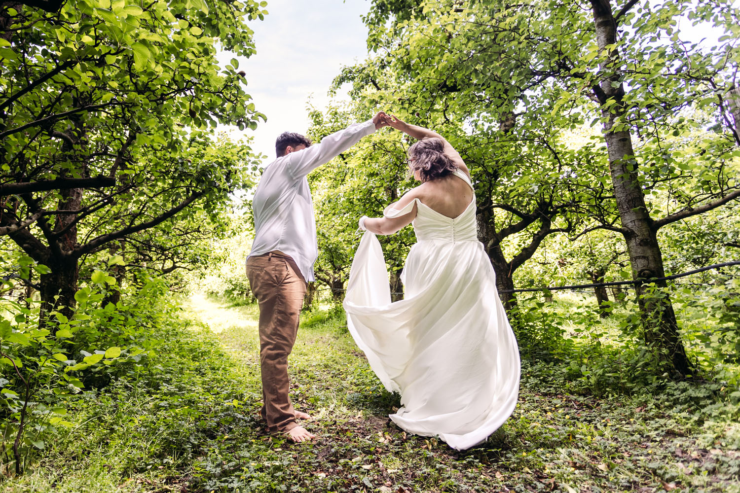 Vibrant Orchard Wedding at Molewood Orchard