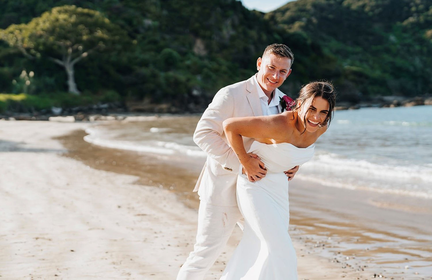 Scenic Waterfront Wedding in the Bay of Islands