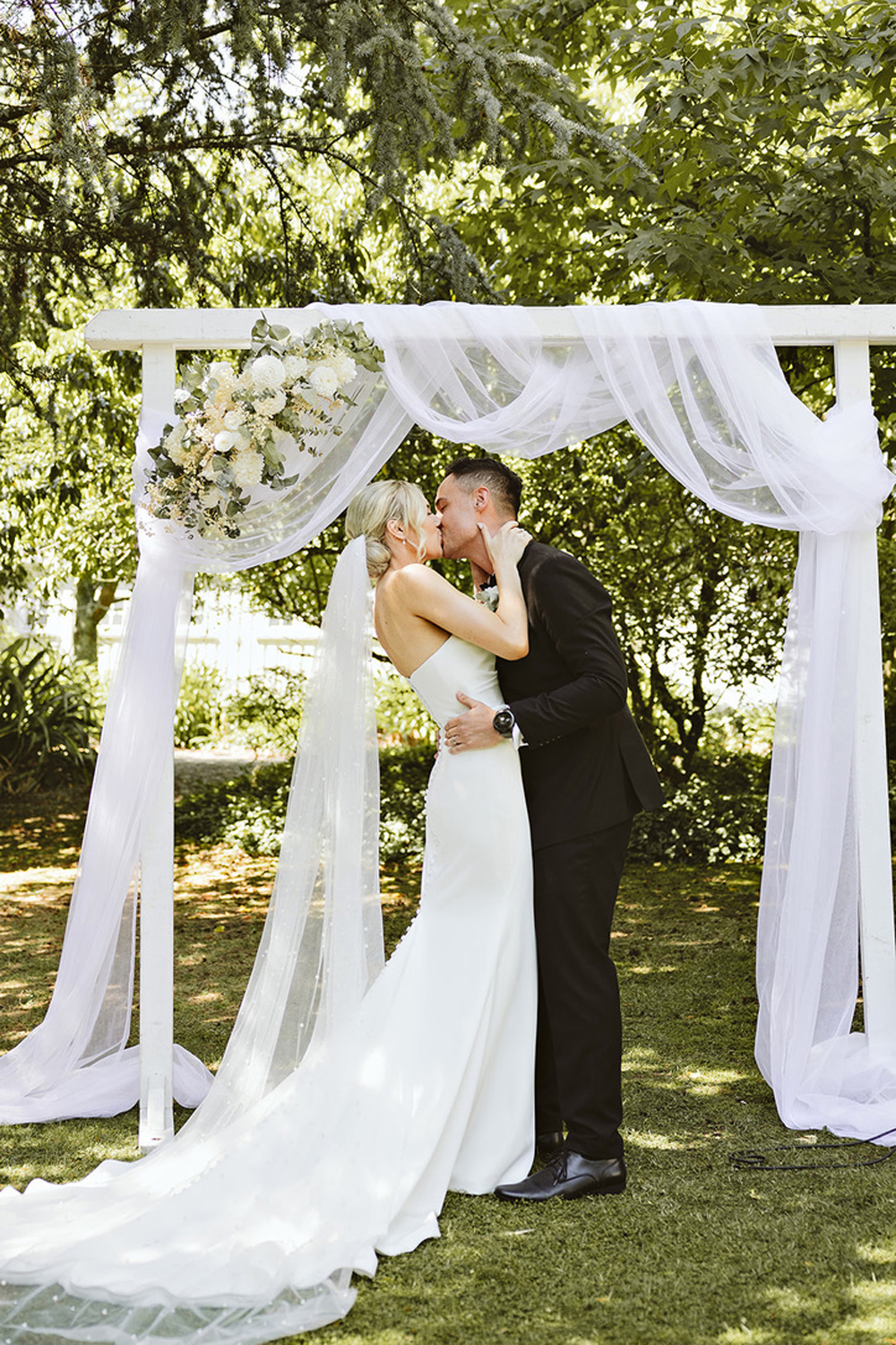 Beautiful Lodge Wedding at Broadlands Lodge