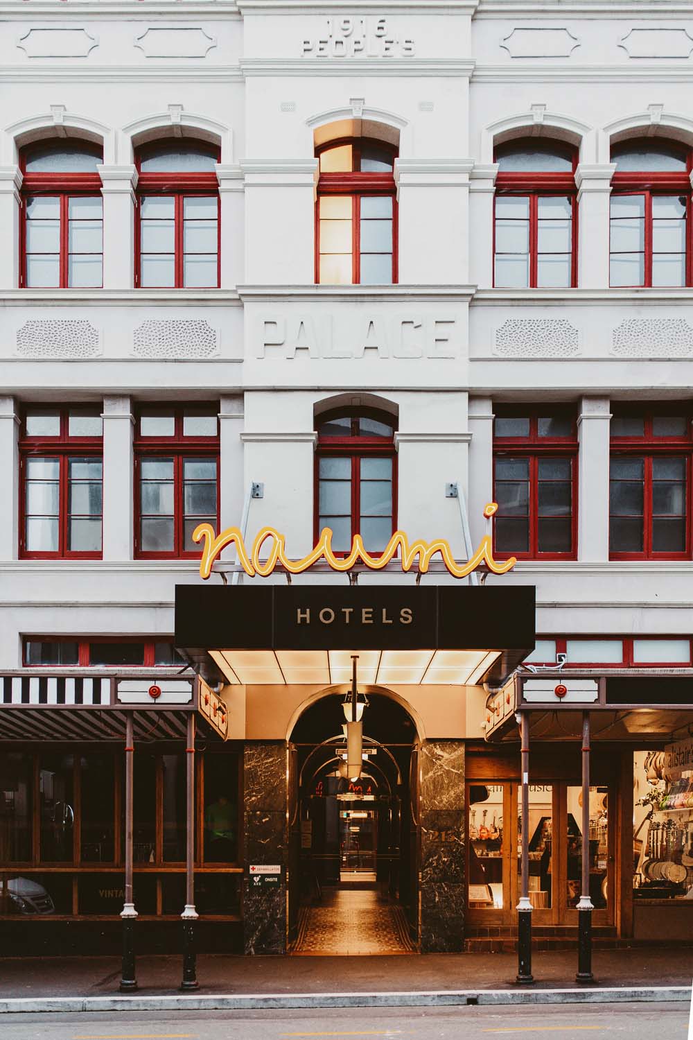  Modern Inner City Romance -  Styled Shoot